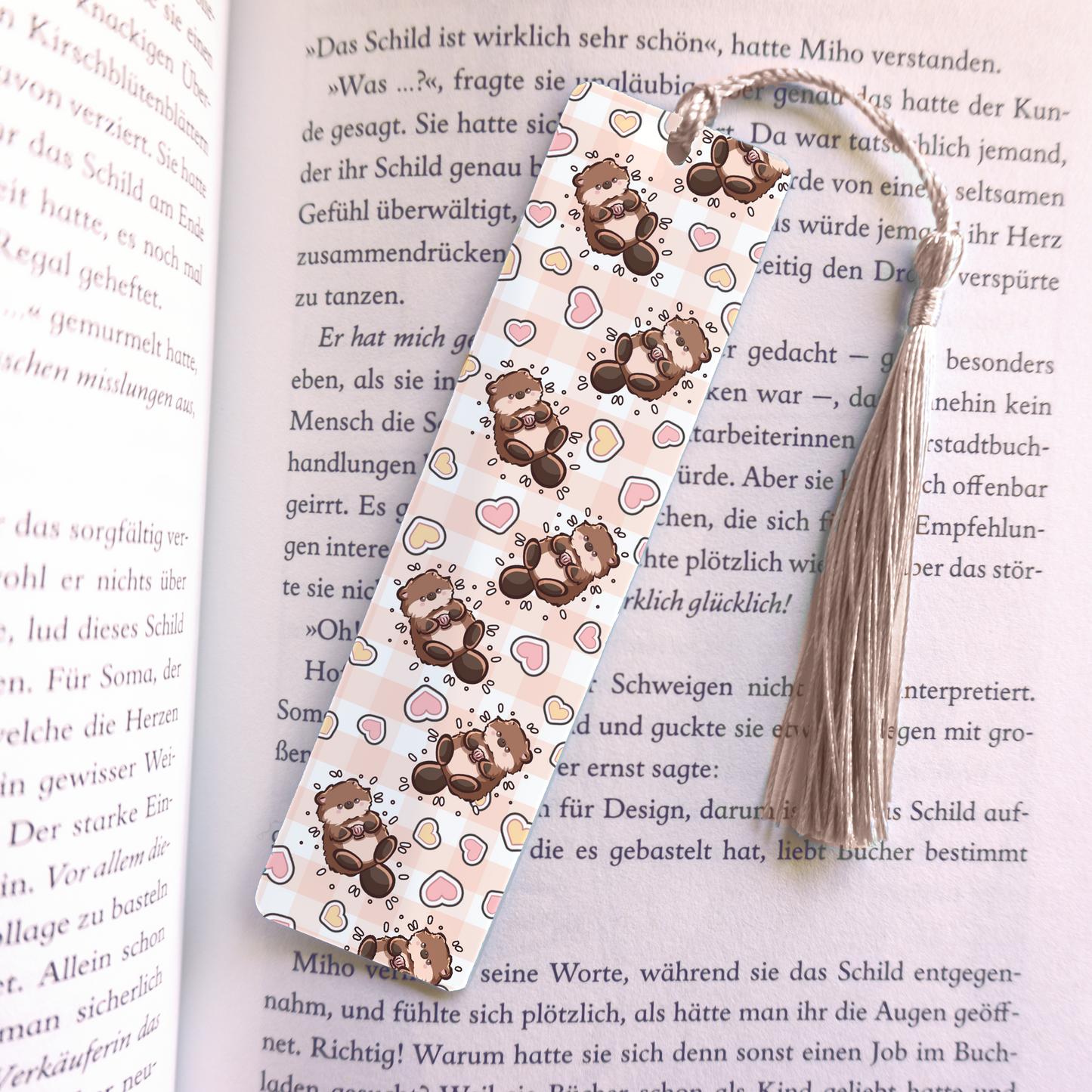 Bieber Otter with Shell Acrylic Vinyl Bookmark