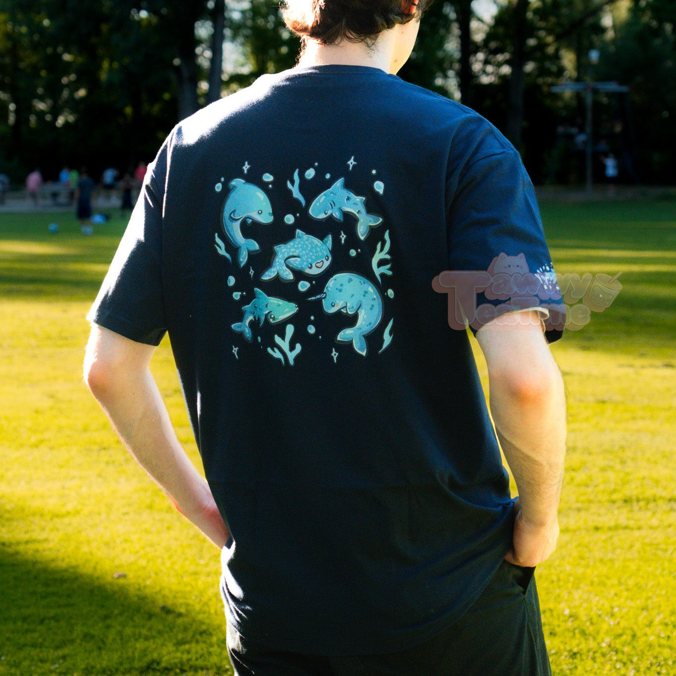 [PRE-ORDER] Kawaii Blue Buddies T-Shirt mit Front-, Back- und Sideprint