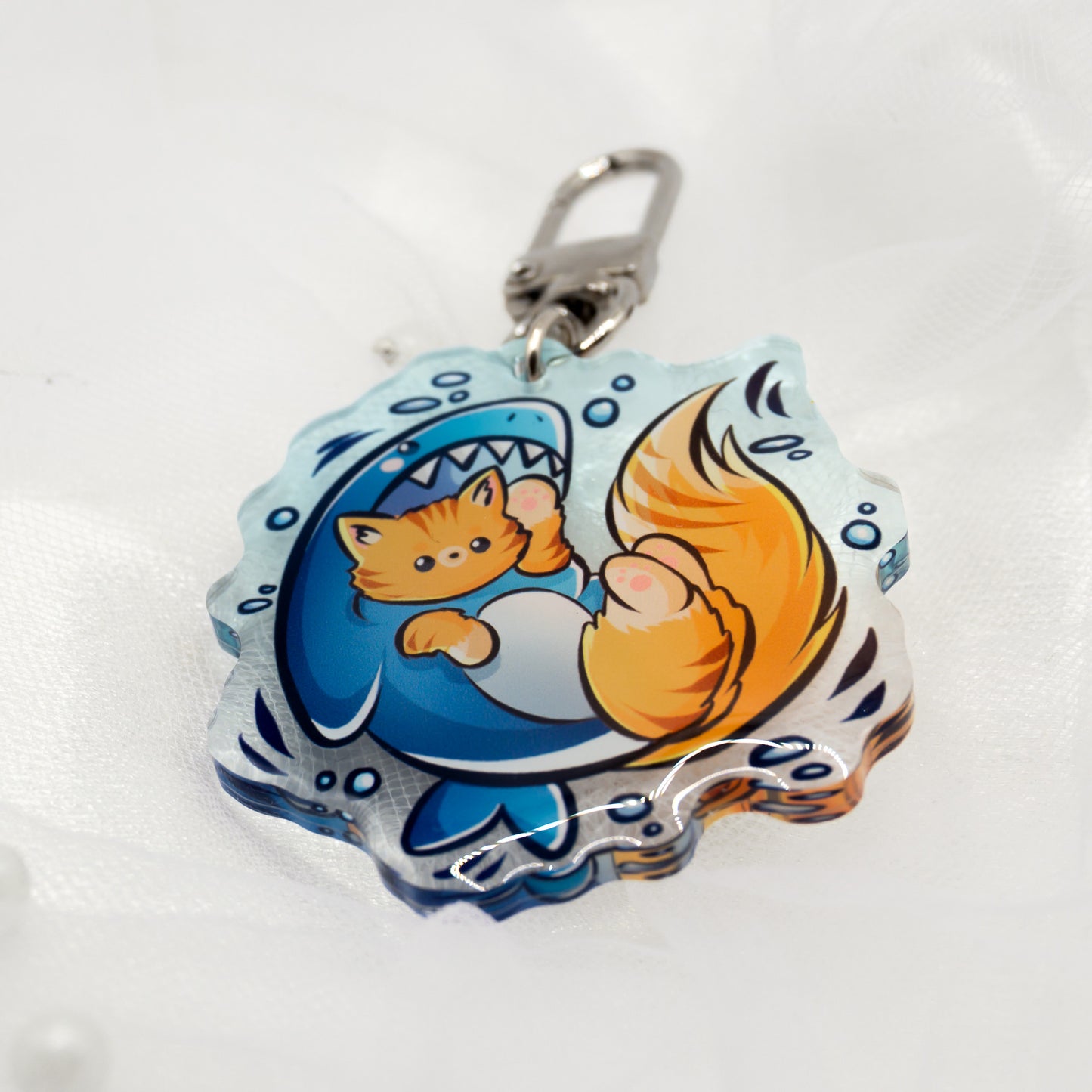 Kawaii Katze im Hai-Kostüm Schlüsselanhänger