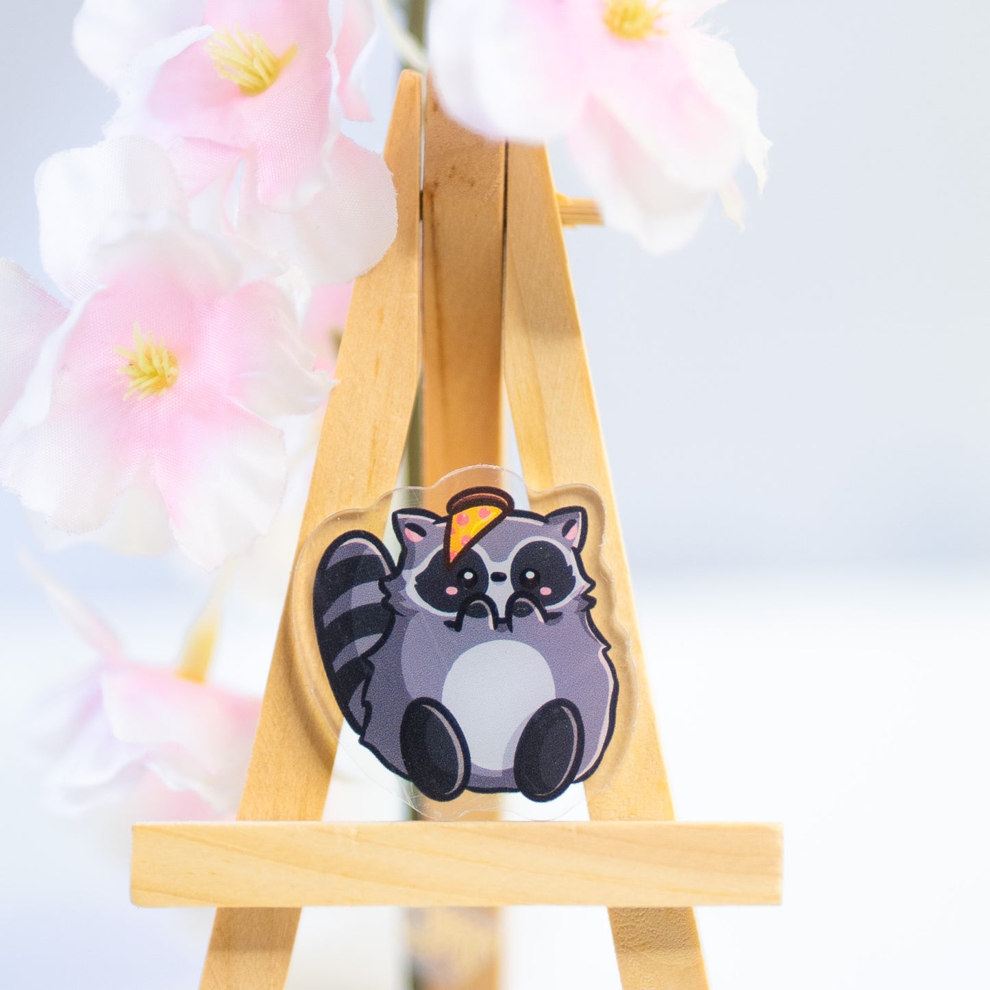 Kawaii Waschbär mit Pizza Acrylic Pin