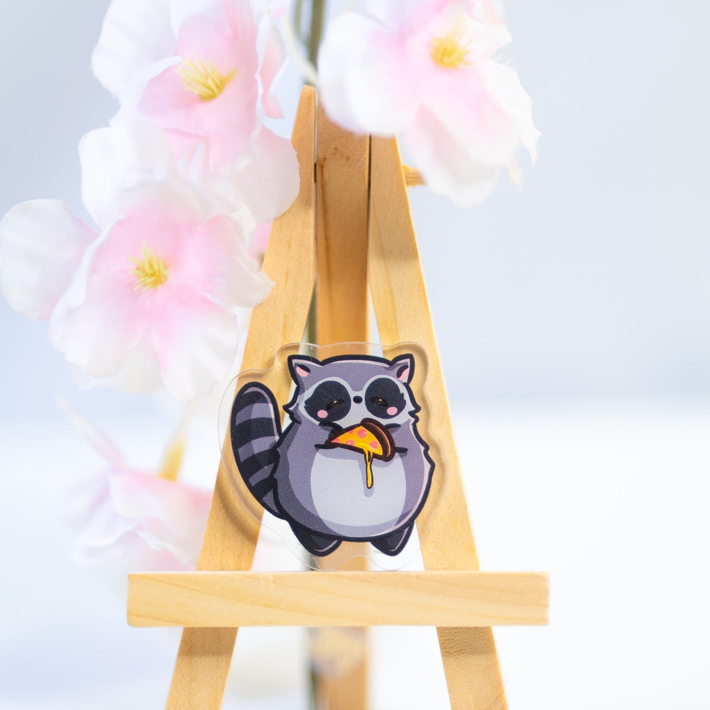 Kawaii Waschbär mit Pizza Acrylic Pin