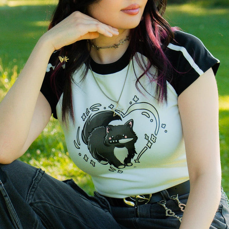 Kawaii Katze mit Messer & Herz Slim Fit Crop Top