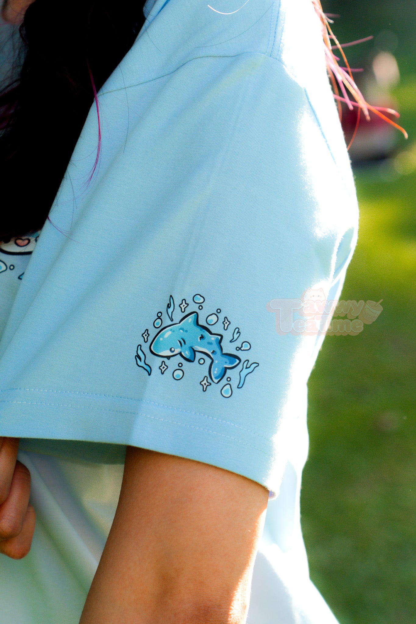 [PRE-ORDER] Kawaii Blue Buddies T-Shirt mit Front-, Back- und Sideprint