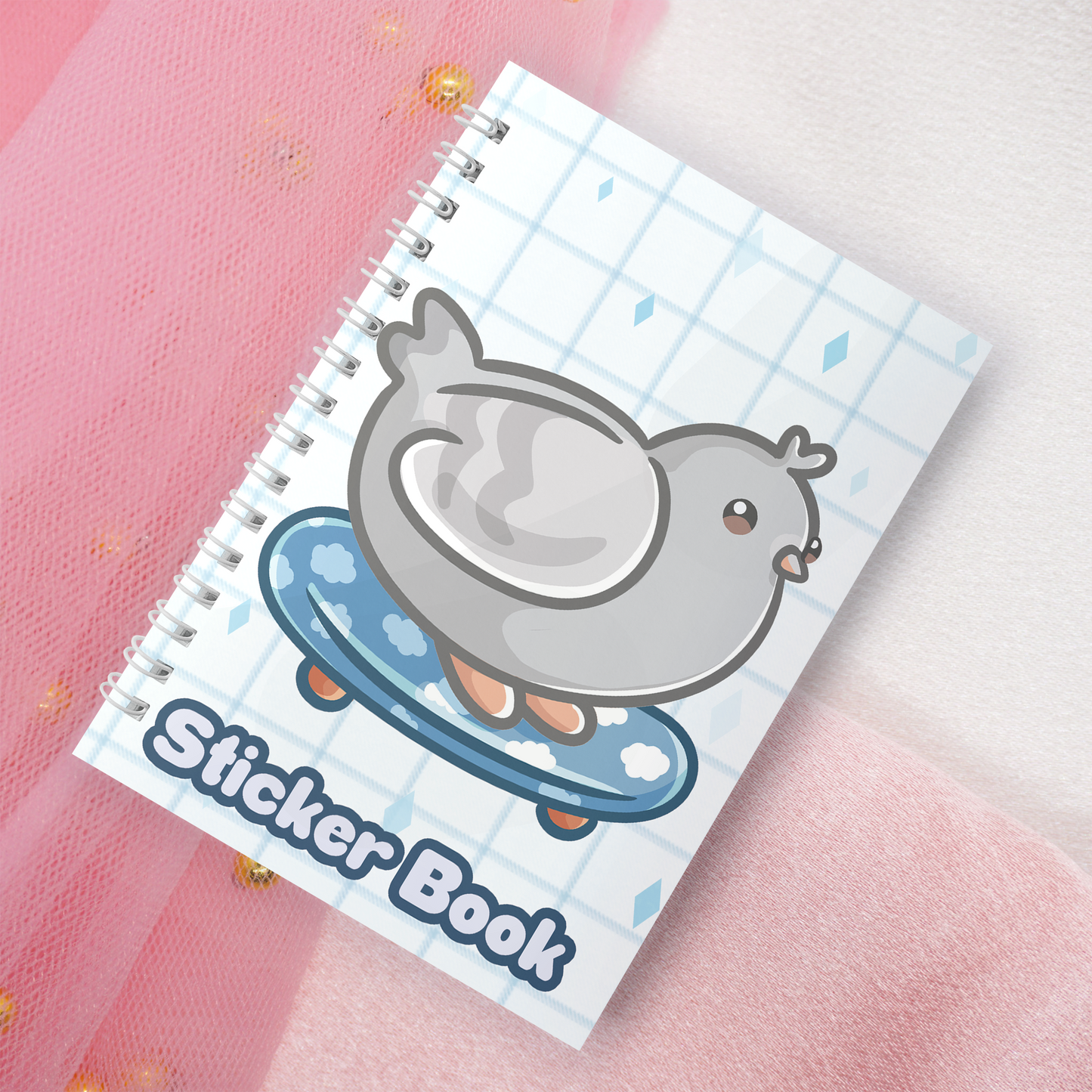 Wiederverwendbares Stickerbuch inkl. 2 zufällige Sticker | A5 | 32 Seiten | Reuseable Stickerbook | Kawaii Pigeon Taube auf Skateoard Motiv