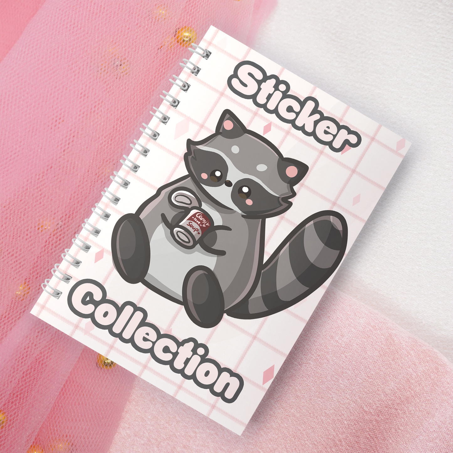 Wiederverwendbares Stickerbuch inkl. 2 zufällige Sticker | A5 | 32 Seiten | Reuseable Stickerbook | Kawaii Racoon Waschbär mit Dose