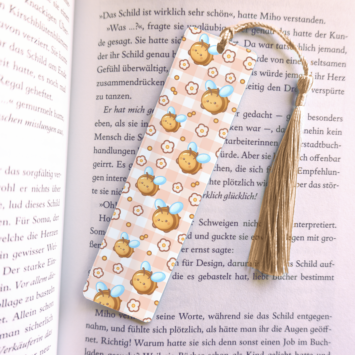 Bee Acrylic Vinyl Bookmark